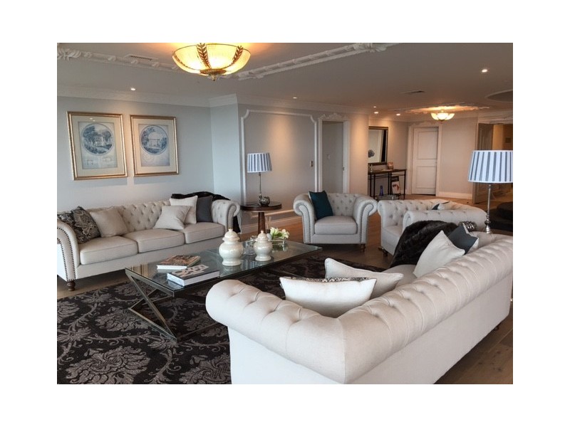 PENTHOUSE ‘RIVAGE ROYALE’ 75 Brighton Parade, Southport QLD 4215