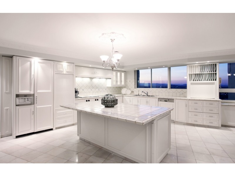 PENTHOUSE ‘RIVAGE ROYALE’ 75 Brighton Parade, Southport QLD 4215