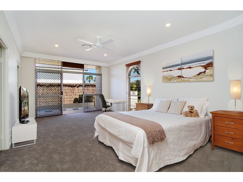 18 Garden Grove, Carrara QLD 4211