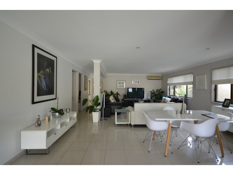 27 Brindisi Avenue, Isle Of Capri QLD 4217