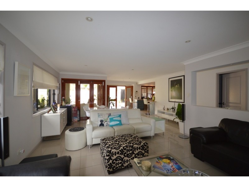 27 Brindisi Avenue, Isle Of Capri QLD 4217