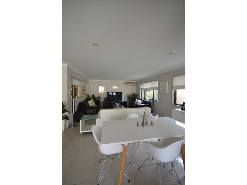 27 Brindisi Avenue, Isle Of Capri QLD 4217