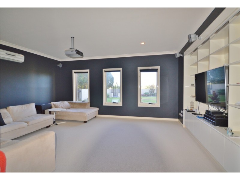 9 Guara Grove East, Pimpama QLD 4209