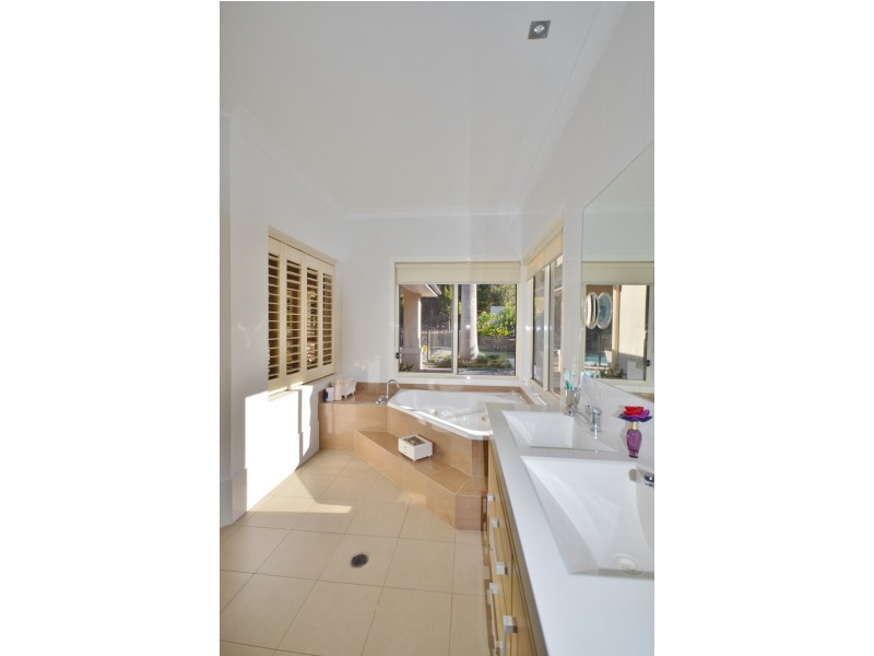 9 Guara Grove East, Pimpama QLD 4209