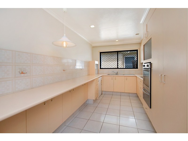 66 Gibraltar Drive, Isle Of Capri QLD 4217