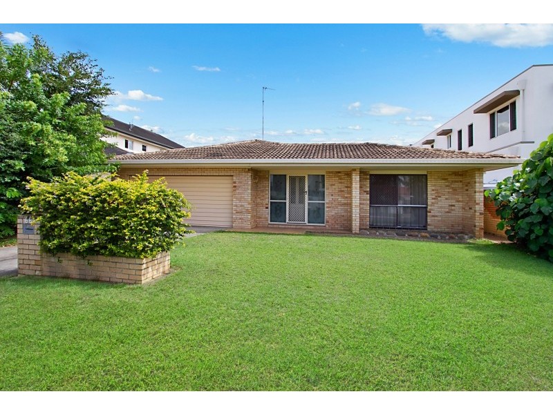 66 Gibraltar Drive, Isle Of Capri QLD 4217