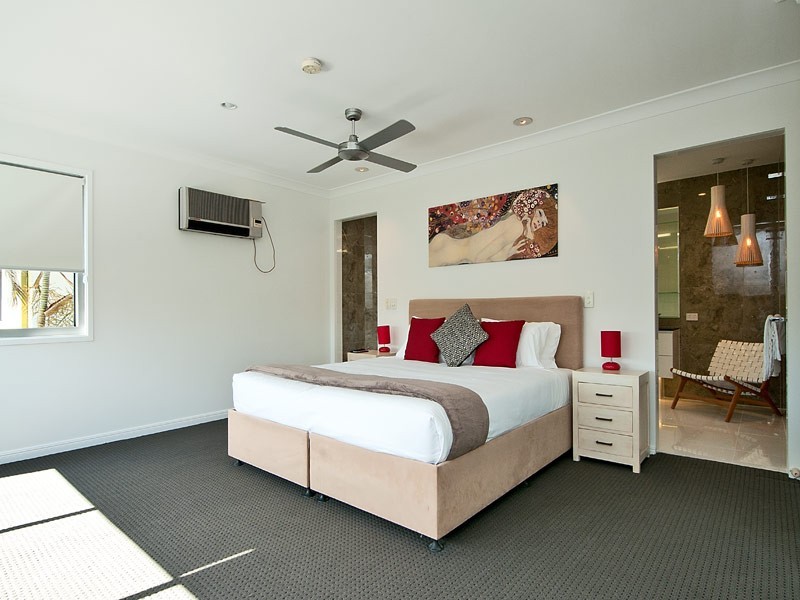 48 The Promenade, Isle Of Capri QLD 4217