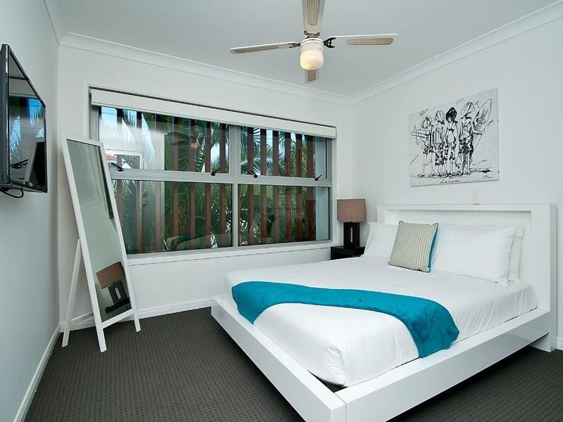 48 The Promenade, Isle Of Capri QLD 4217