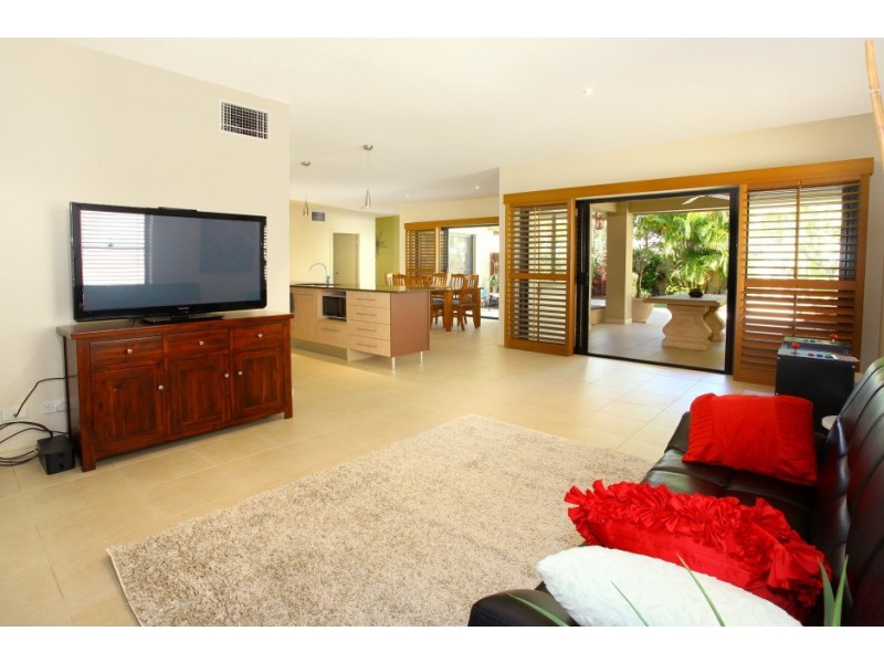 1/3 Harcourt Crescent, Southport QLD 4215