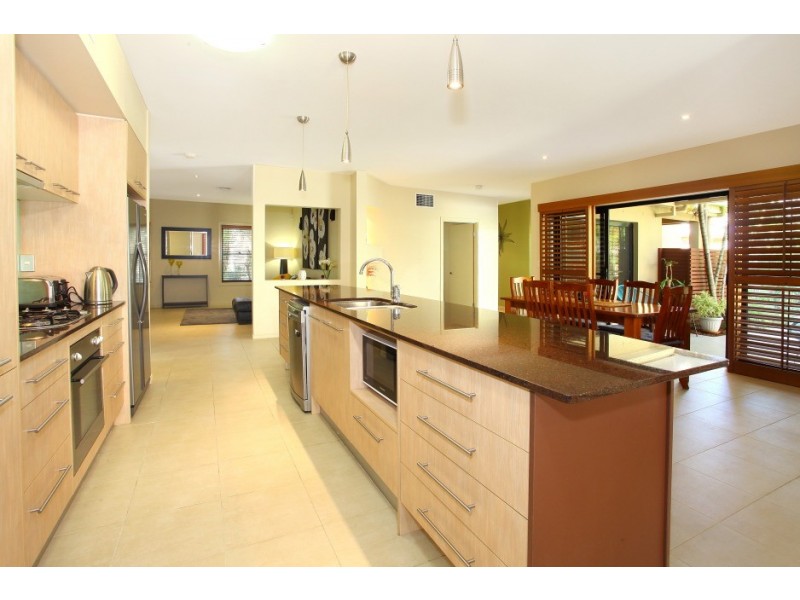 1/3 Harcourt Crescent, Southport QLD 4215