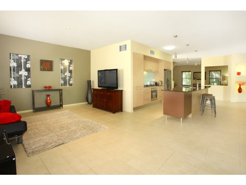 1/3 Harcourt Crescent, Southport QLD 4215