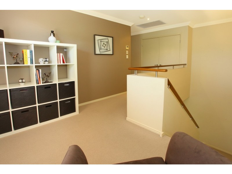 1/3 Harcourt Crescent, Southport QLD 4215