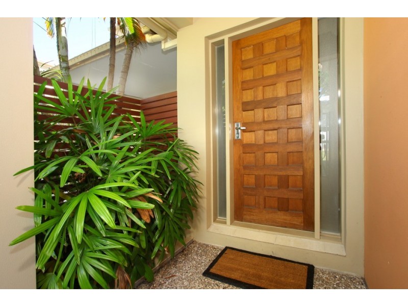 1/3 Harcourt Crescent, Southport QLD 4215