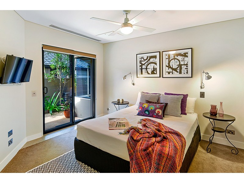 80/40 Cotlew Street East, Southport QLD 4215