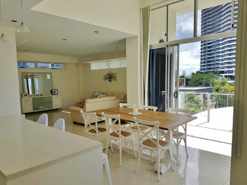 4/17 Anne Avenue, Broadbeach QLD 4218