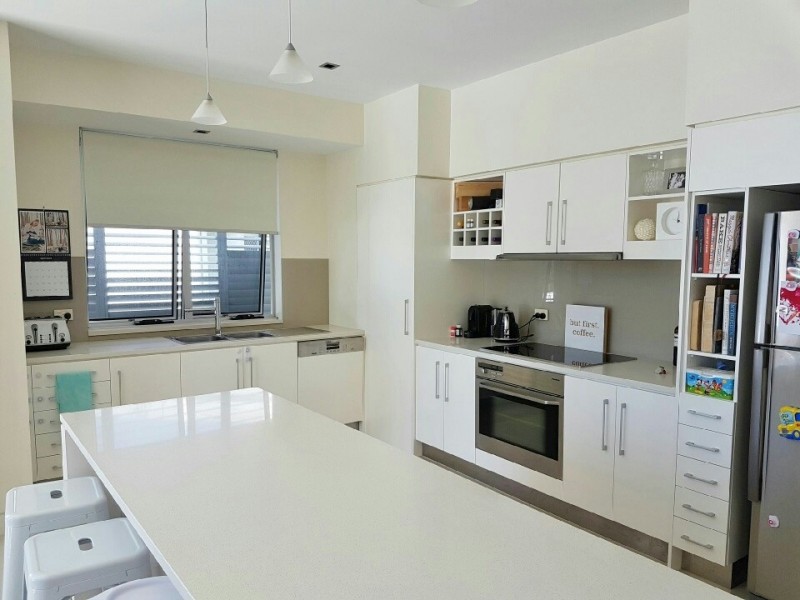 4/17 Anne Avenue, Broadbeach QLD 4218