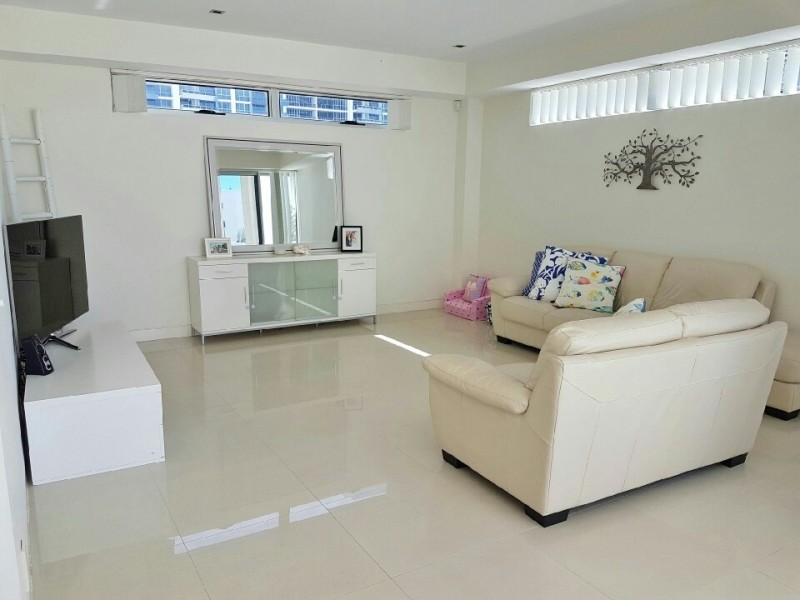 4/17 Anne Avenue, Broadbeach QLD 4218