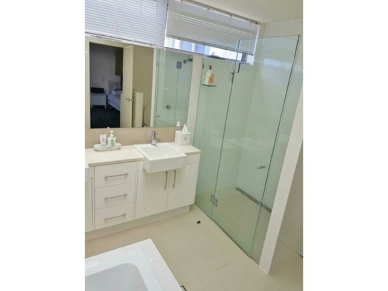 4/17 Anne Avenue, Broadbeach QLD 4218