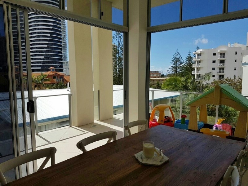 4/17 Anne Avenue, Broadbeach QLD 4218