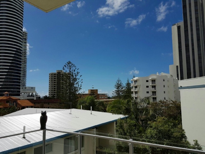 4/17 Anne Avenue, Broadbeach QLD 4218
