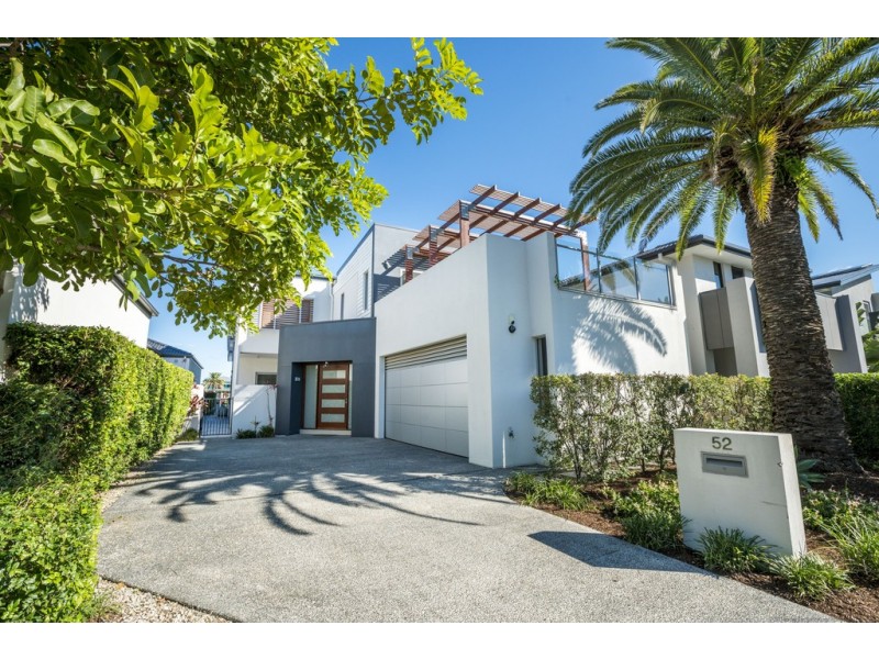 52 Harbour Rise, Hope Island QLD 4212