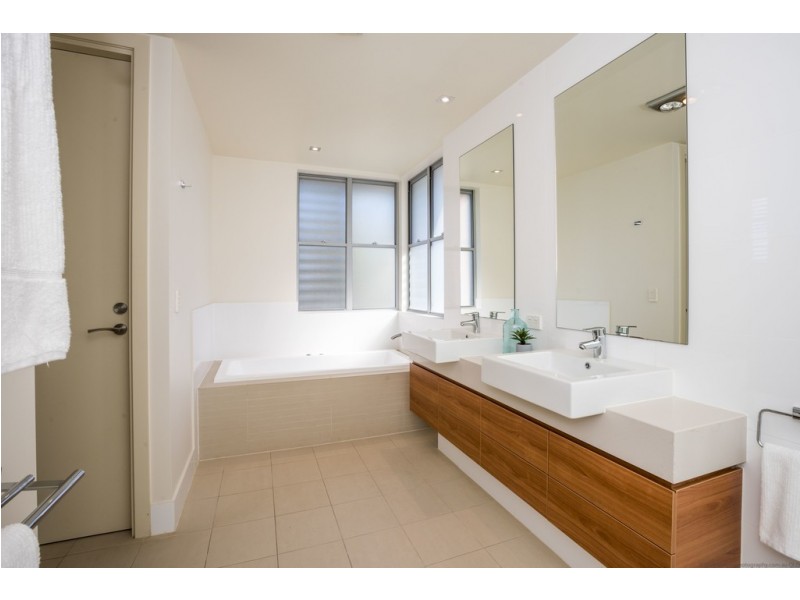 52 Harbour Rise, Hope Island QLD 4212