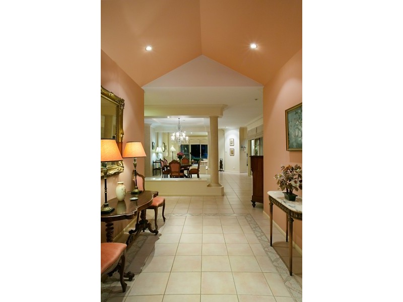 94 Edinburgh Road, Benowa Waters QLD 4217