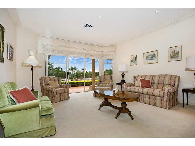 94 Edinburgh Road, Benowa Waters QLD 4217