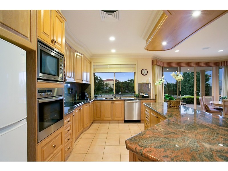 94 Edinburgh Road, Benowa Waters QLD 4217