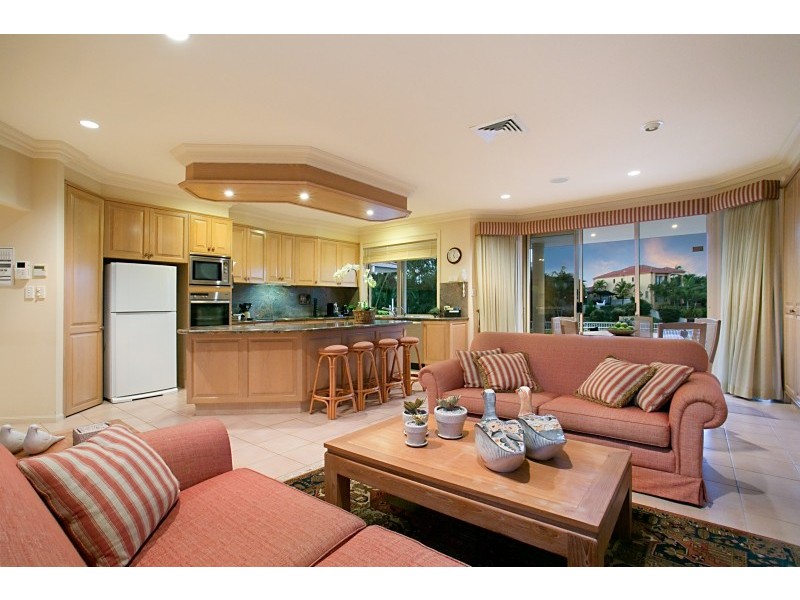 94 Edinburgh Road, Benowa Waters QLD 4217