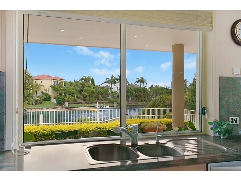 94 Edinburgh Road, Benowa Waters QLD 4217