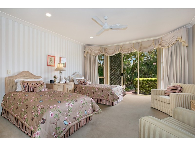 94 Edinburgh Road, Benowa Waters QLD 4217