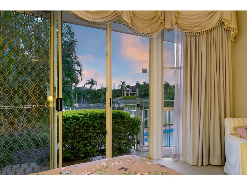 94 Edinburgh Road, Benowa Waters QLD 4217