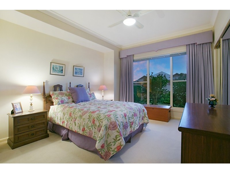 94 Edinburgh Road, Benowa Waters QLD 4217