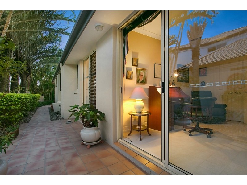 94 Edinburgh Road, Benowa Waters QLD 4217