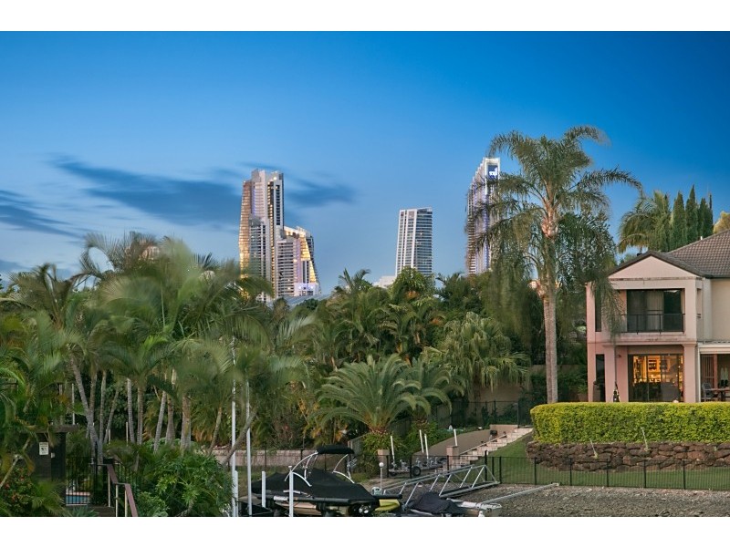 94 Edinburgh Road, Benowa Waters QLD 4217