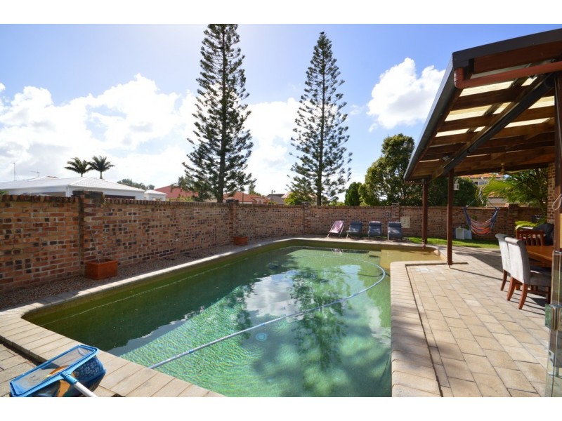 8 Renate Way, Benowa Waters QLD 4217