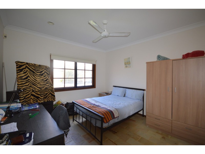 8 Renate Way, Benowa Waters QLD 4217