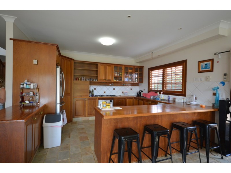 8 Renate Way, Benowa Waters QLD 4217