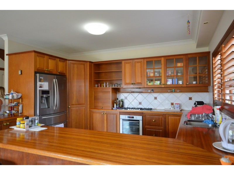 8 Renate Way, Benowa Waters QLD 4217