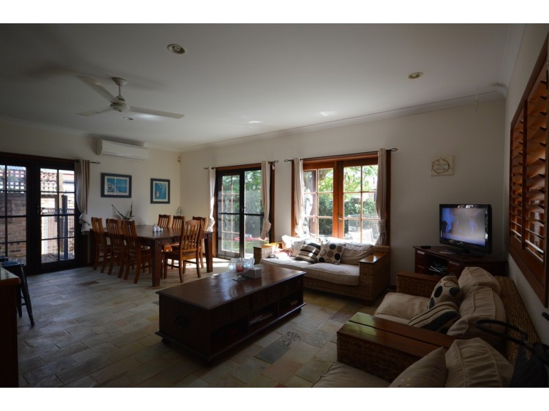 8 Renate Way, Benowa Waters QLD 4217