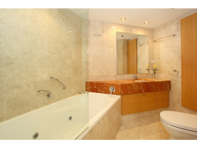 37/2 ‘Atlantis West’ Admiralty Drive, Paradise Waters QLD 4217