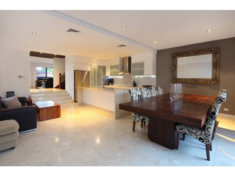 19 Wells Street, Southport QLD 4215