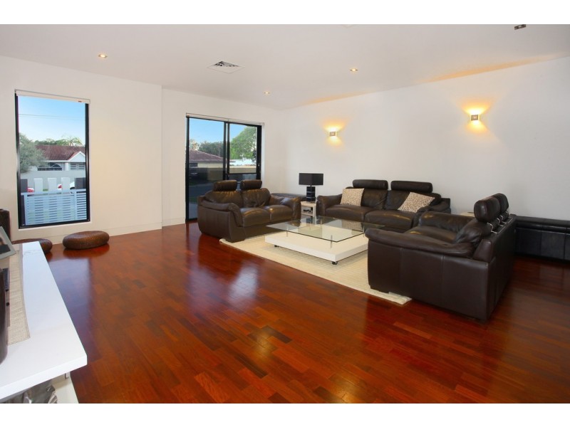 19 Wells Street, Southport QLD 4215