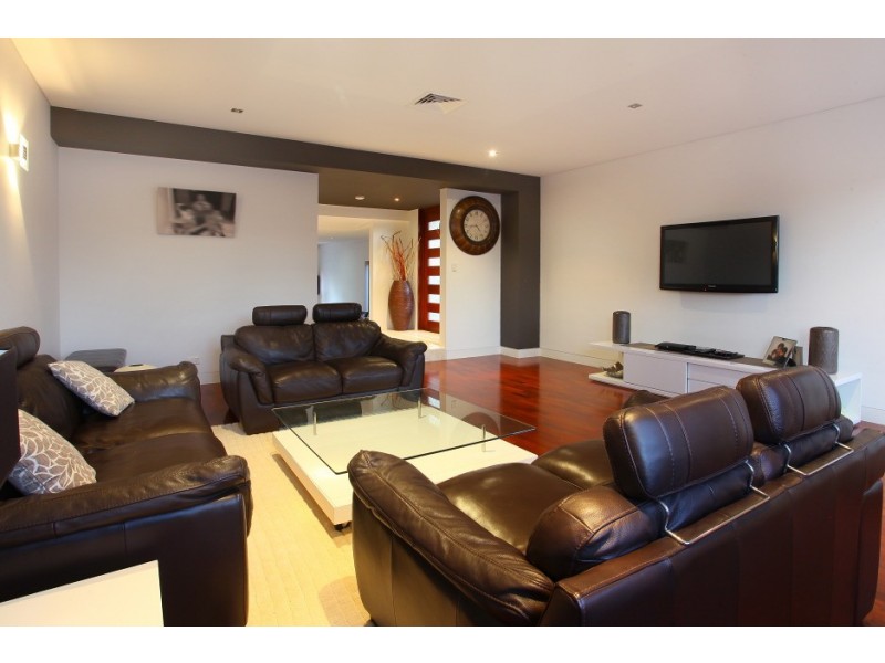 19 Wells Street, Southport QLD 4215