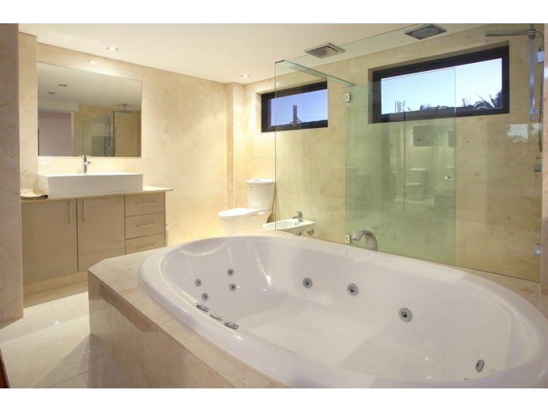 19 Wells Street, Southport QLD 4215