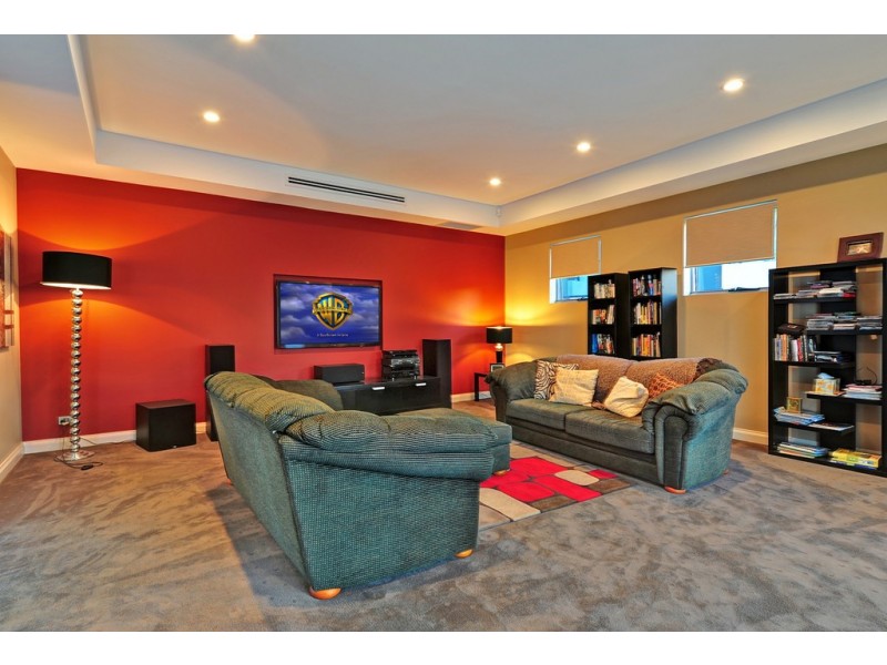 63 The Sovereign Mile, Paradise Point QLD 4216