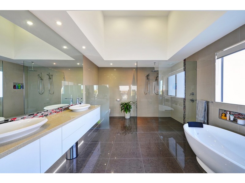 63 The Sovereign Mile, Paradise Point QLD 4216