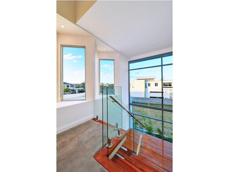 63 The Sovereign Mile, Paradise Point QLD 4216