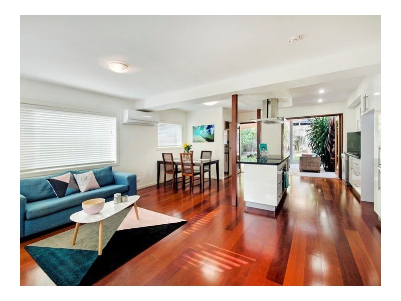 2/49 Burra Street, Chevron Island QLD 4217